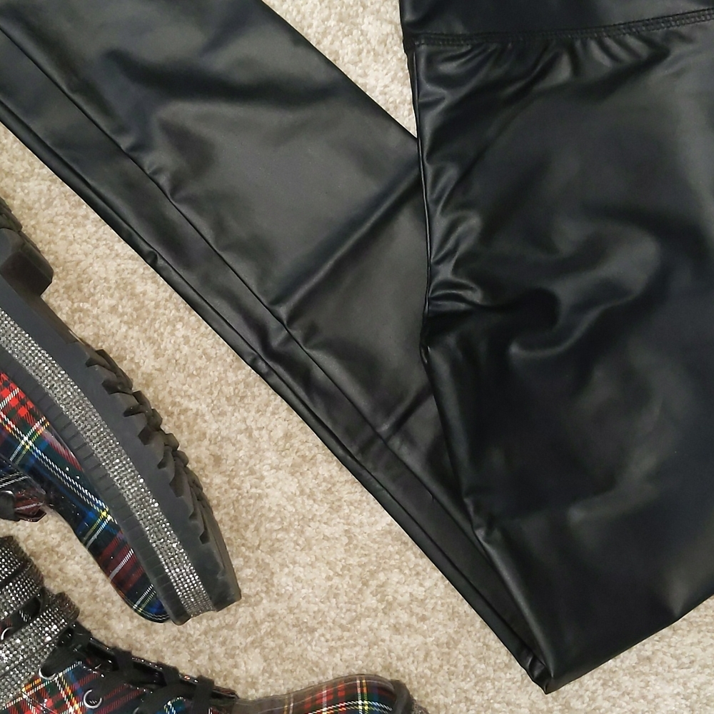Faux leather high waisted leggings - Picture 2 of 4